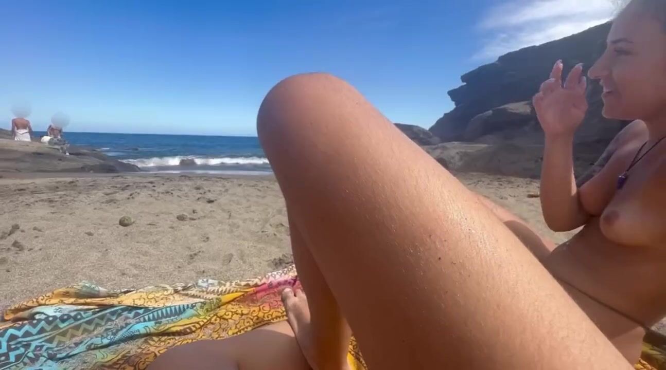 Porn Mi faccio scopare in spiaggia con un guardone da Hotmy.top Video